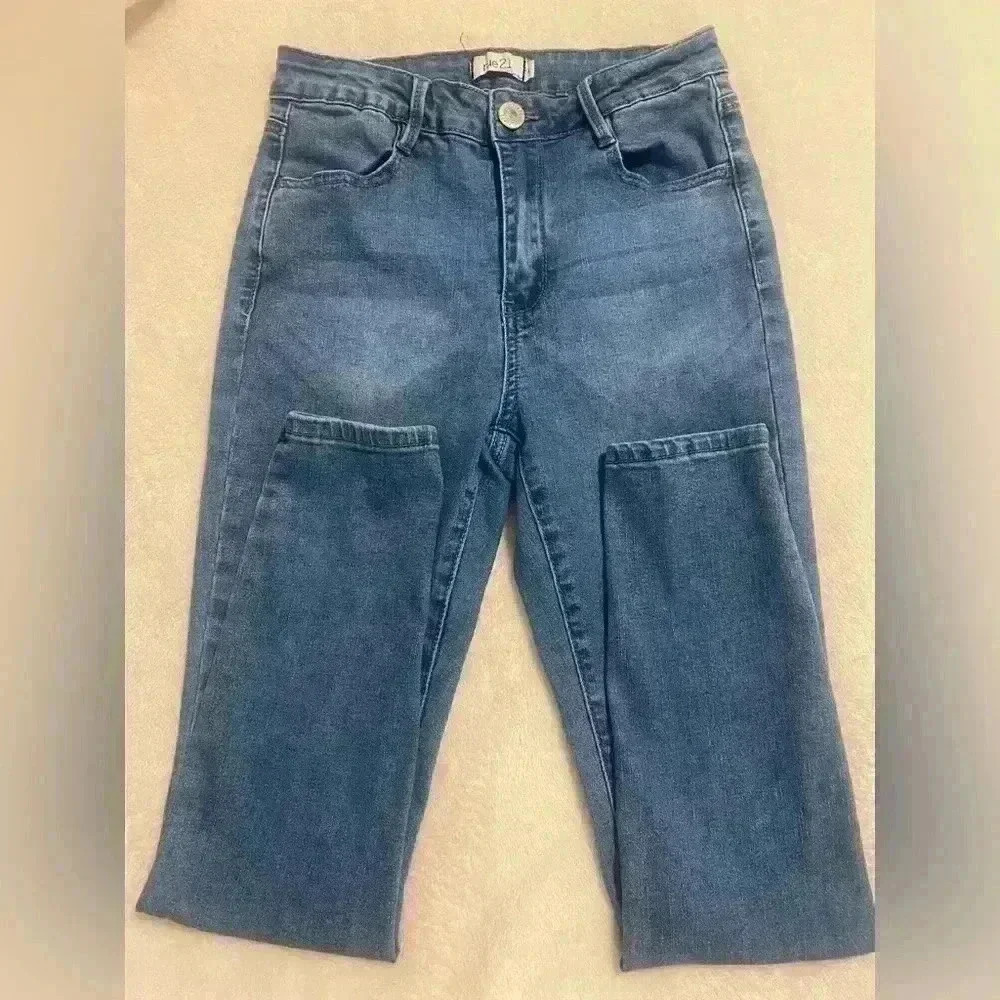 Rue 21 stretchy straight leg denim jeans Women’s size 4